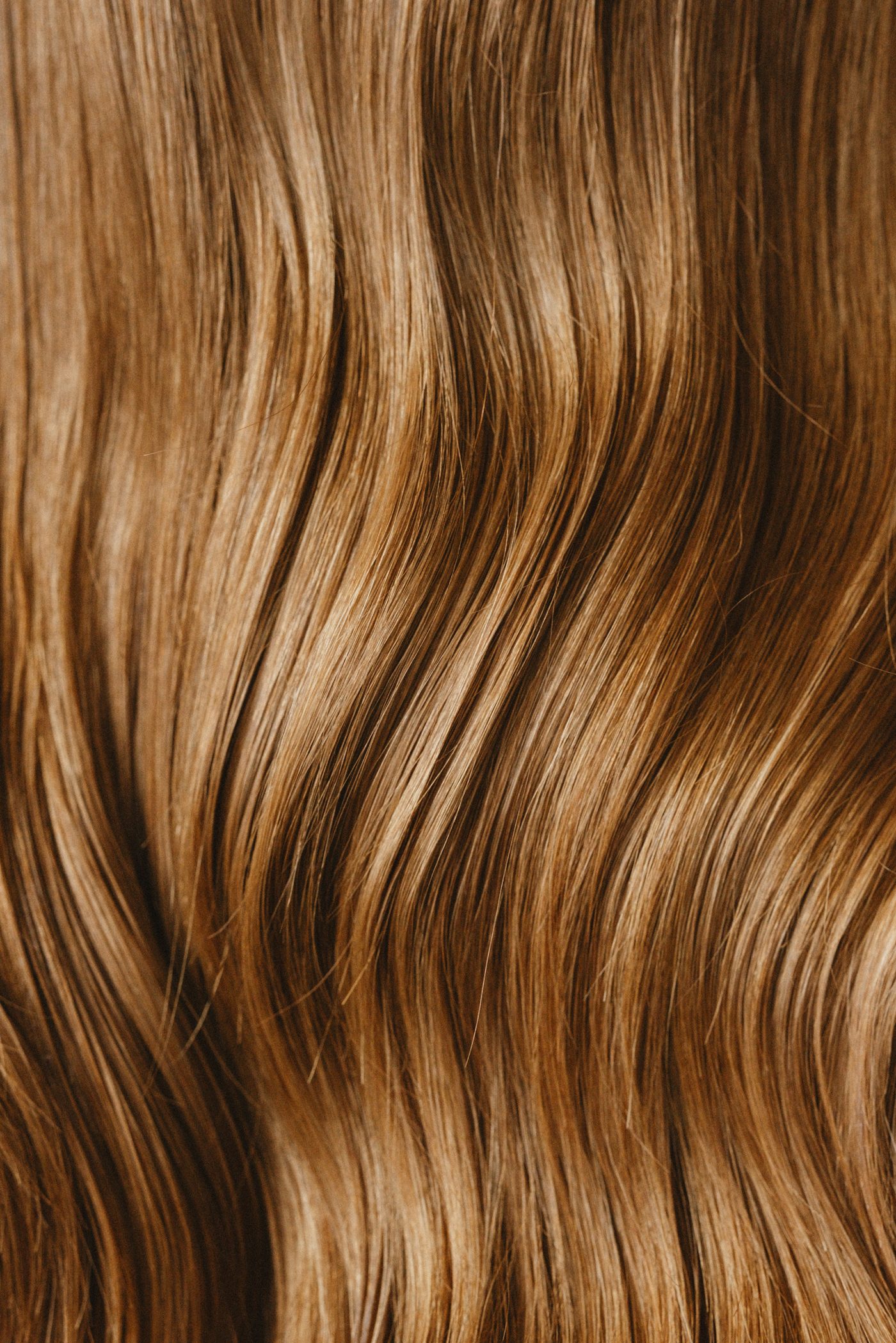 Dimensional brunette color with soft waves